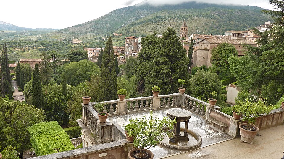 Terraces and garden paths at Villa d’Este